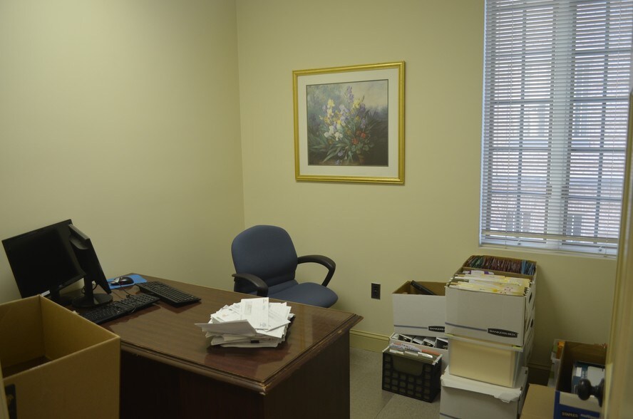 More Photos Of 3923 Blenheim Blvd, Fairfax Medical For Sale