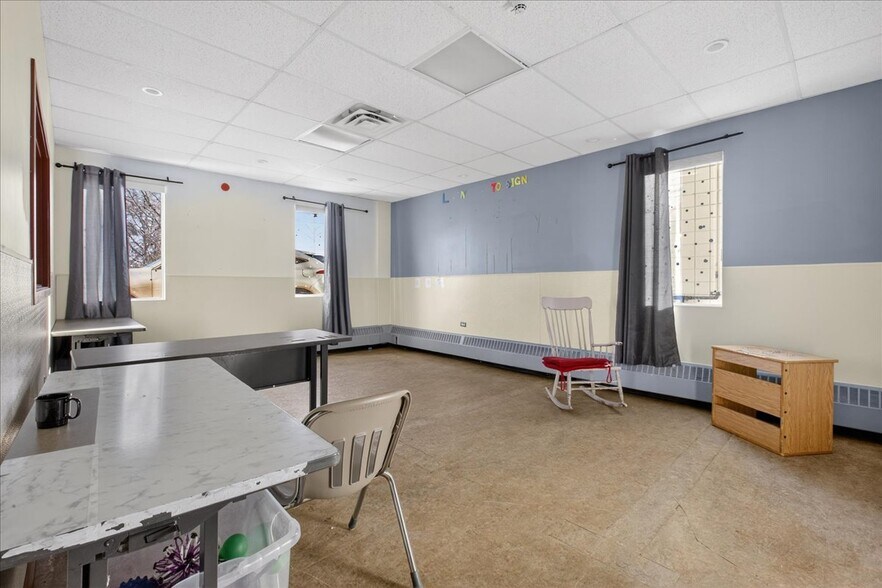 More Photos Of 11831 123 St NW, Edmonton Office For Sale