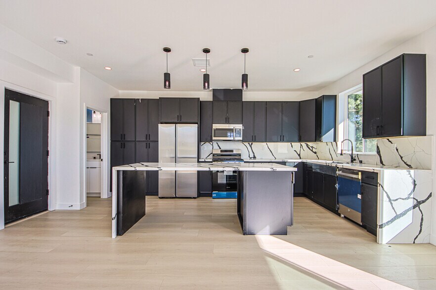 More Photos Of 5709 Auckland Ave, North Hollywood Apartments For Sale