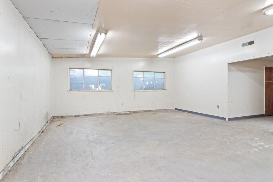 More Photos Of 2819 E South St, Long Beach Warehouse For Sale