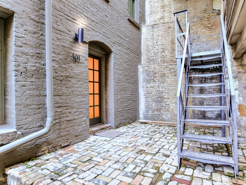 More Photos Of 702 San Antonio St, Austin Loft Creative Space For Sale