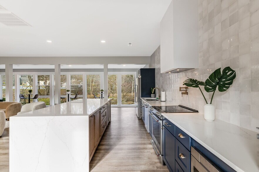 More Photos Of 4102 Soco Rd, Maggie Valley Hotel For Sale