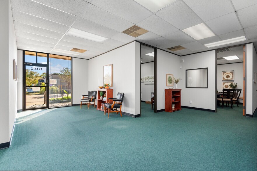 More Photos Of 1214 Stonehollow Dr, Kingwood Office For Sale