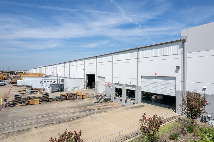More Photos Of 10051 Porter Rd, La Porte Distribution For Lease