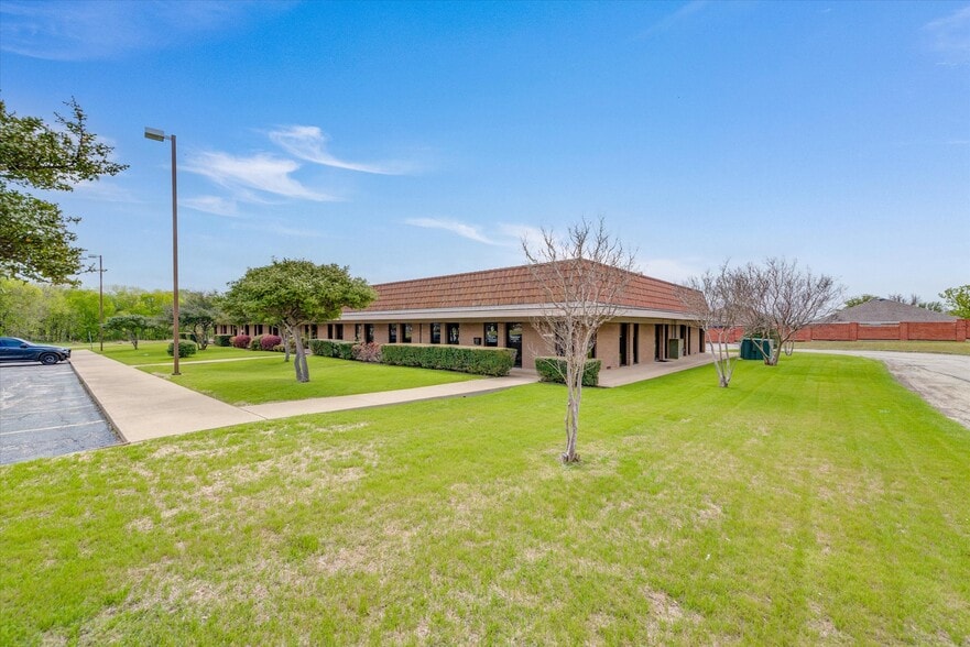 More Photos Of 2701 Osler Dr, Grand Prairie Medical For Sale