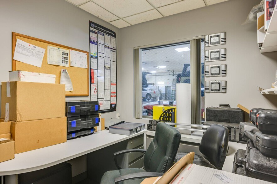 More Photos Of 691 County Road 39A, Southampton Auto Dealership For Lease