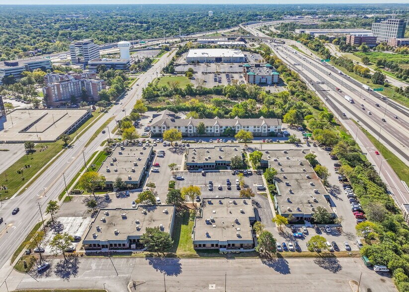 More Photos Of 3030-3140 Finley Rd, Downers Grove Unknown For Lease
