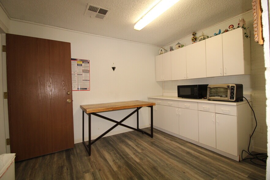 More Photos Of 1000 W Apache Trl, Apache Junction Freestanding For Sale