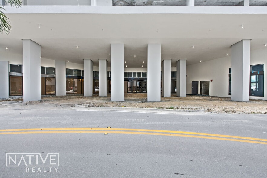 More Photos Of 16375 Biscayne Blvd, Aventura Restaurant For Lease
