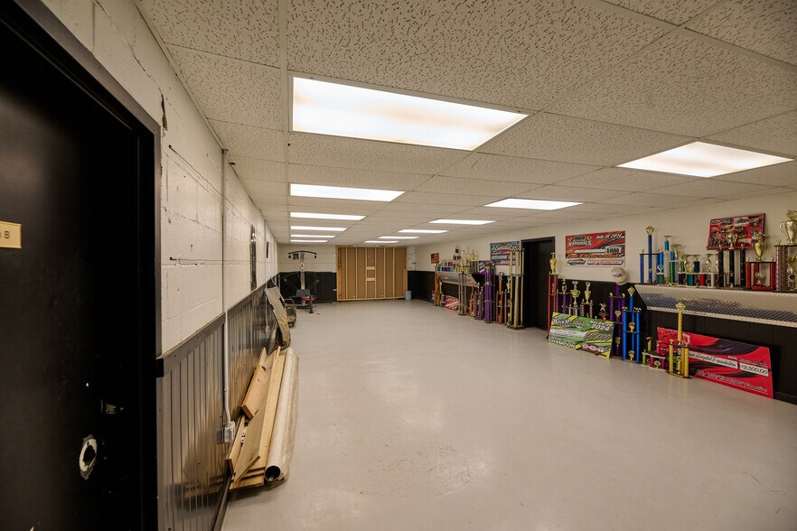 More Photos Of 7464 Sharon Mercer Rd, Mercer General Retail For Sale