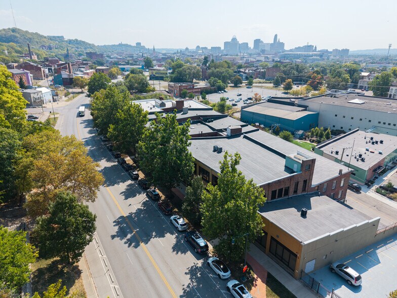 More Photos Of 2145 Central Pky, Cincinnati Flex For Sale