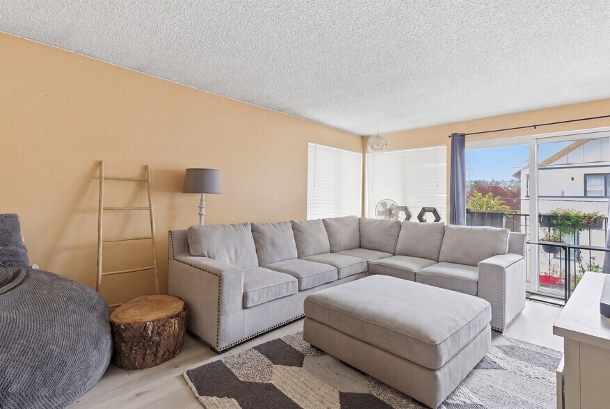 More Photos Of 5816 14th Ave NW, Seattle Apartments For Sale