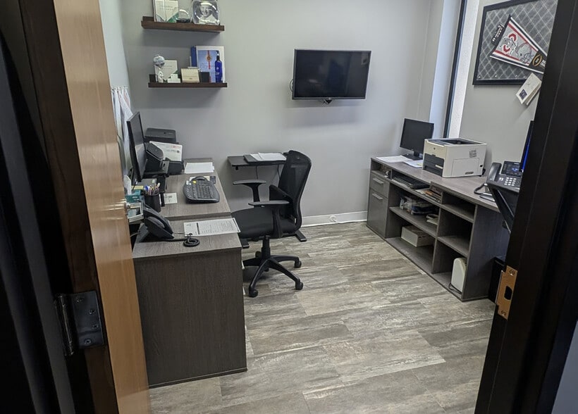 More Photos Of 5025 Arlington Centre Blvd, Upper Arlington Office Residential For Lease