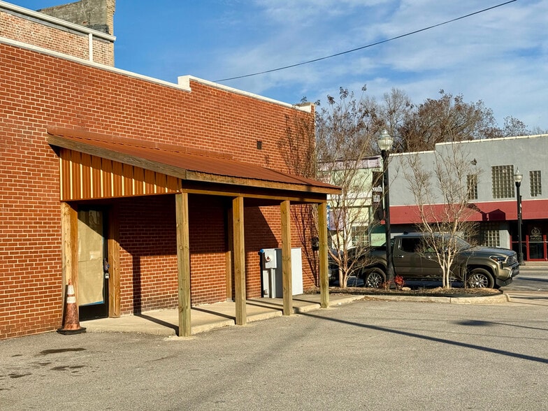 More Photos Of 115 N Mecklenburg Ave, South Hill Restaurant For Sale