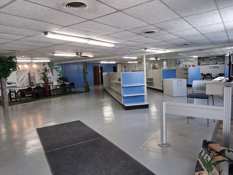 More Photos Of 1117 N Old Route 66, Litchfield General Retail For Sale