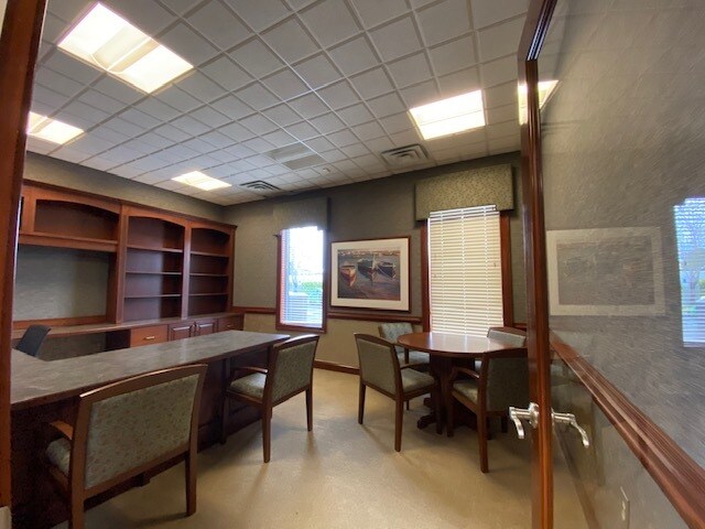 More Photos Of 616 Village Dr, Virginia Beach Office For Lease
