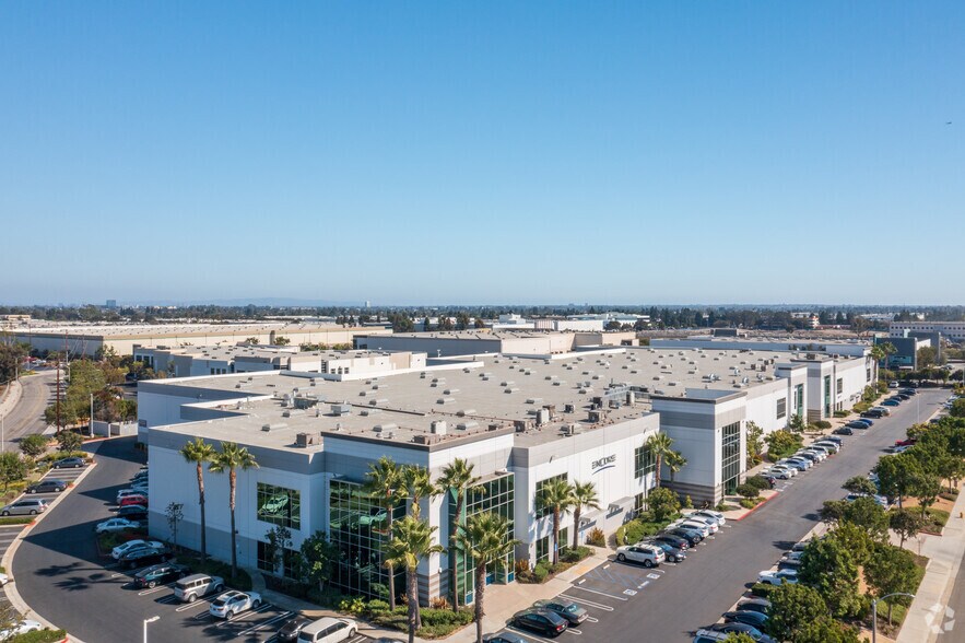 More Photos Of 14520 Delta Ln, Huntington Beach Distribution For Lease