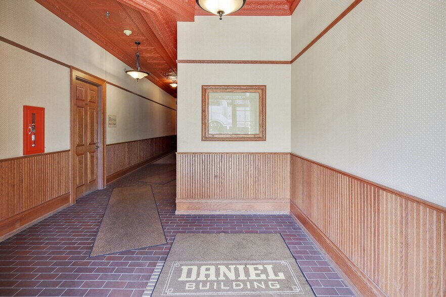 More Photos Of 11 N 7th Ave N, Saint Cloud Office For Sale