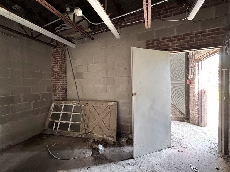 More Photos Of 200 White Horse Pike, Egg Harbor City Flex For Sale