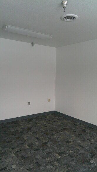 More Photos Of 934 Elizabeth St, Fairbanks Office For Lease