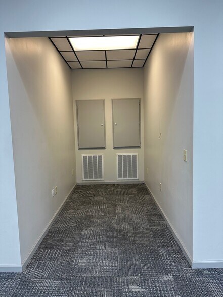 More Photos Of 511 State Docks Rd, Eufaula Office For Sale
