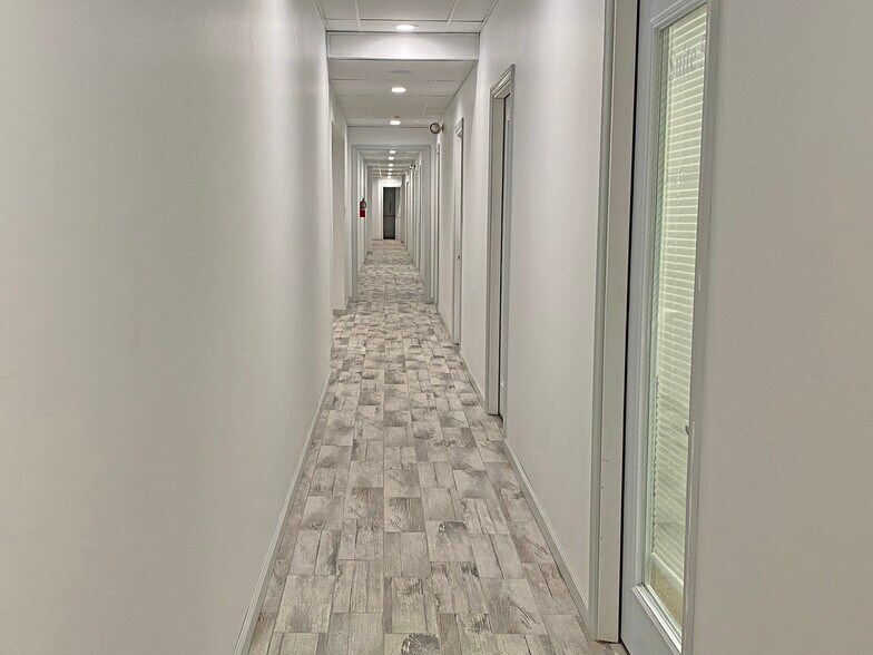 More Photos Of 556 Main St, Stroudsburg Office Residential For Lease