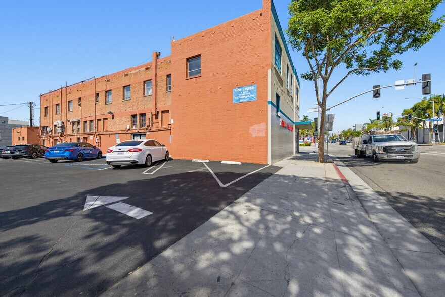 More Photos Of 718-734 Santa Monica Blvd, Santa Monica Storefront Retail Office For Lease