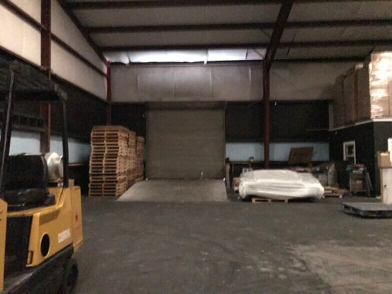 More Photos Of 7812 Francine Dr, New Port Richey Warehouse For Lease