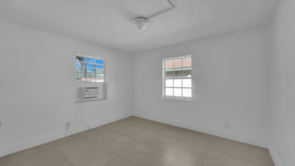 More Photos Of 715 Washington Ave, Lake Worth Apartments For Sale