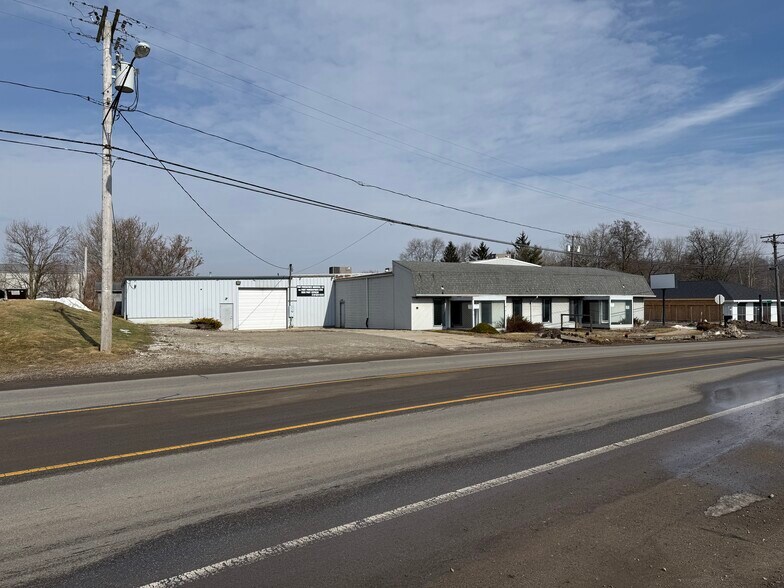 More Photos Of 327 Ashland Rd, Mansfield Showroom For Lease