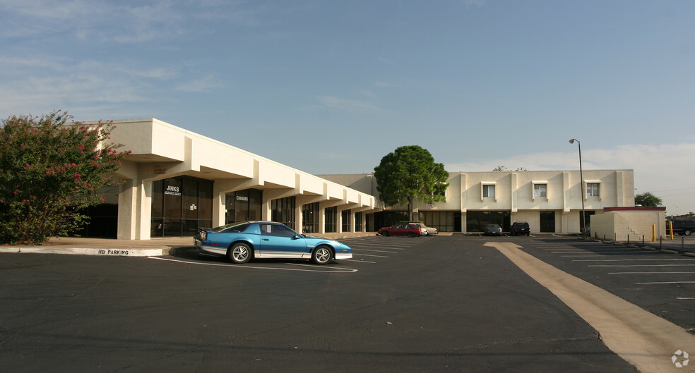 Primary Photo Of 1619-1633 W Division St, Arlington Office For Lease