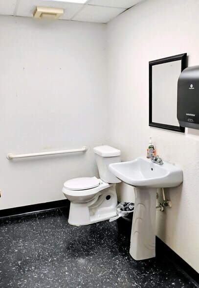 More Photos Of 925 S 77 Sunshine Strip, Harlingen Freestanding For Sale