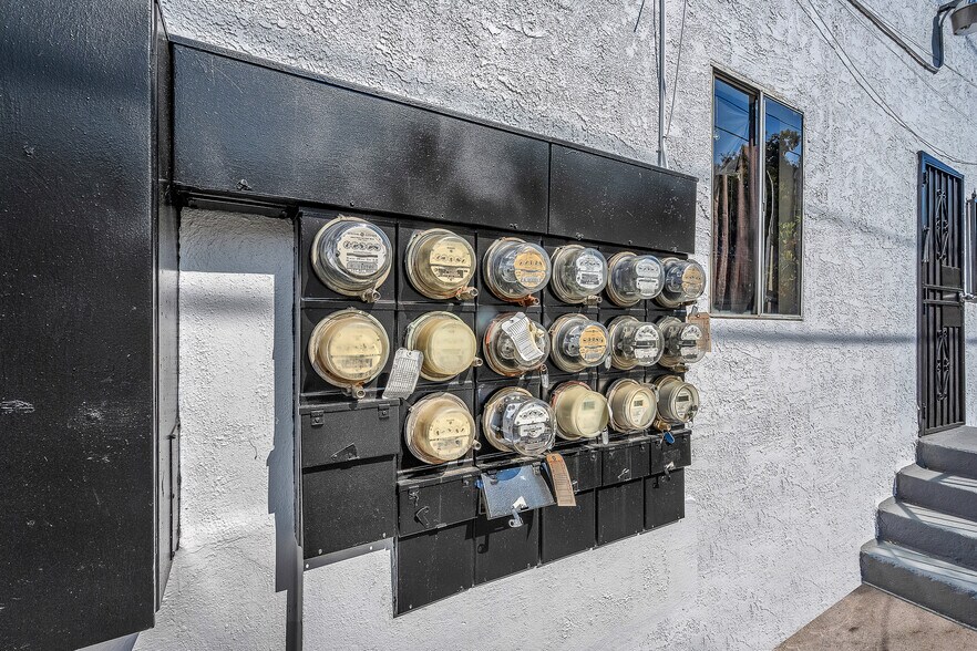 More Photos Of 123 S Westmoreland Ave, Los Angeles Apartments For Sale