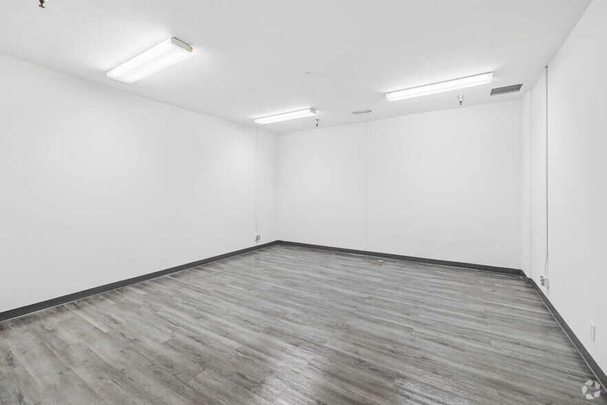 More Photos Of 4800 LittleJohn St, Baldwin Park Warehouse For Lease