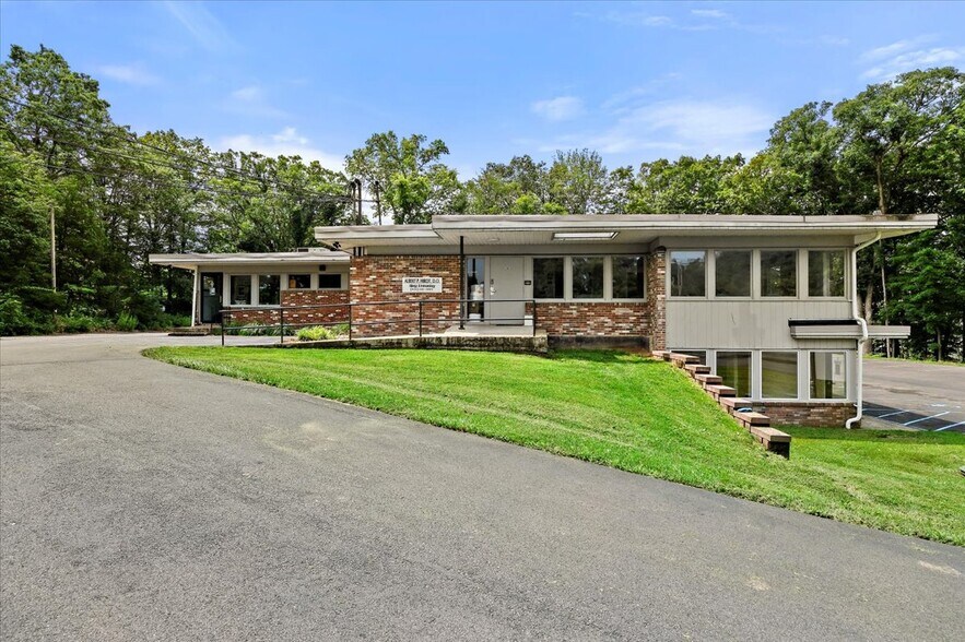 More Photos Of 40 Sunset Ridge Rd, New Paltz Medical For Sale