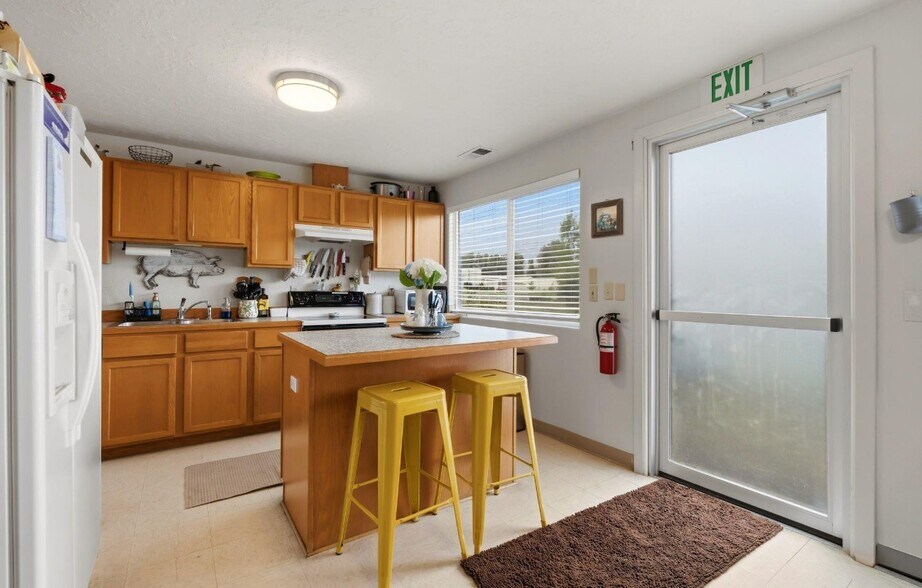 More Photos Of 135 McGhee Rd, Kootenai Flex For Sale