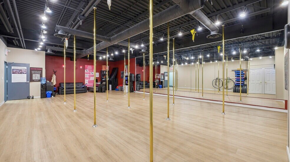 More Photos Of 15 Carlton Dr, St. Albert Flex For Sale