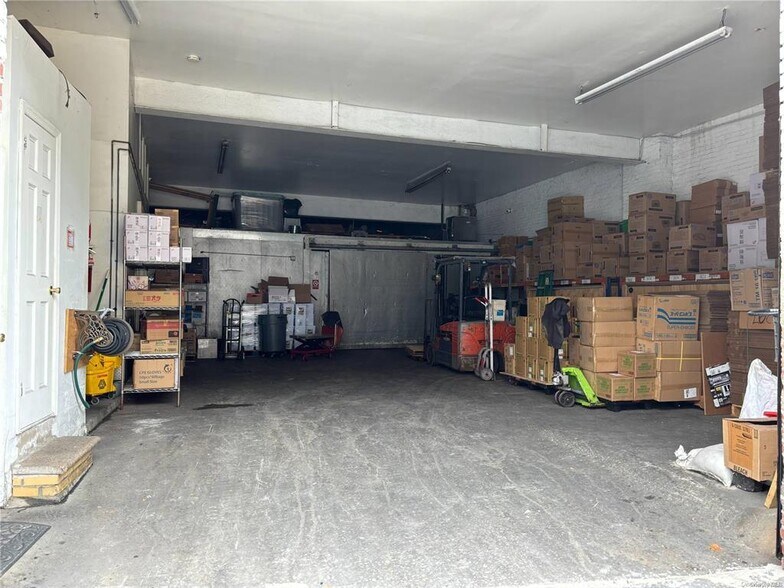 More Photos Of 122 Kingsland Ave, Brooklyn Warehouse For Sale