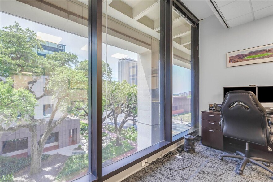 More Photos Of 215 S Monroe St, Tallahassee Office For Lease