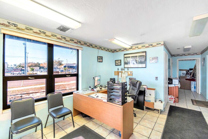 More Photos Of 6735 14th St, Bradenton Auto Repair For Sale