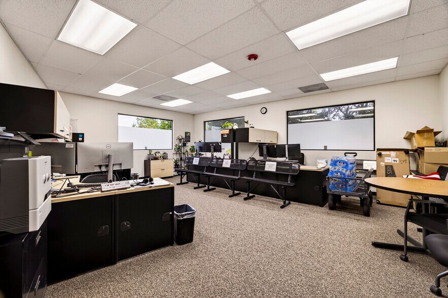 More Photos Of 604 E Walker St, Orland Office For Sale