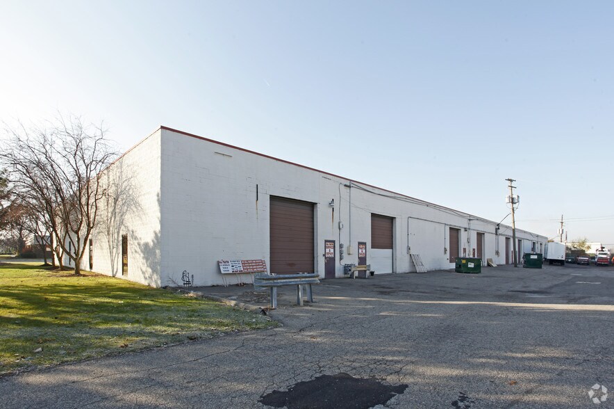 More Photos Of 12250-12264 Universal Dr, Taylor Warehouse For Lease