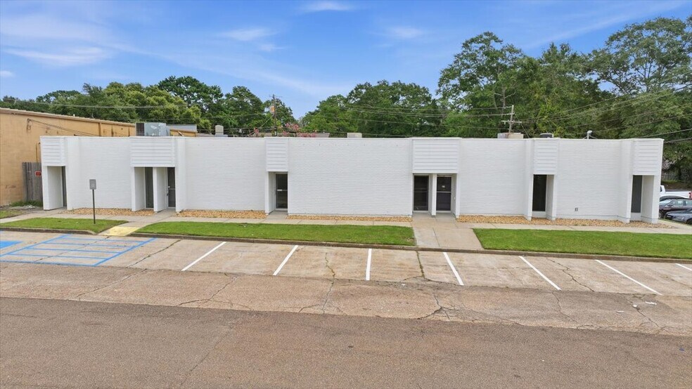 More Photos Of 211 Gay St, Mccomb Office For Lease