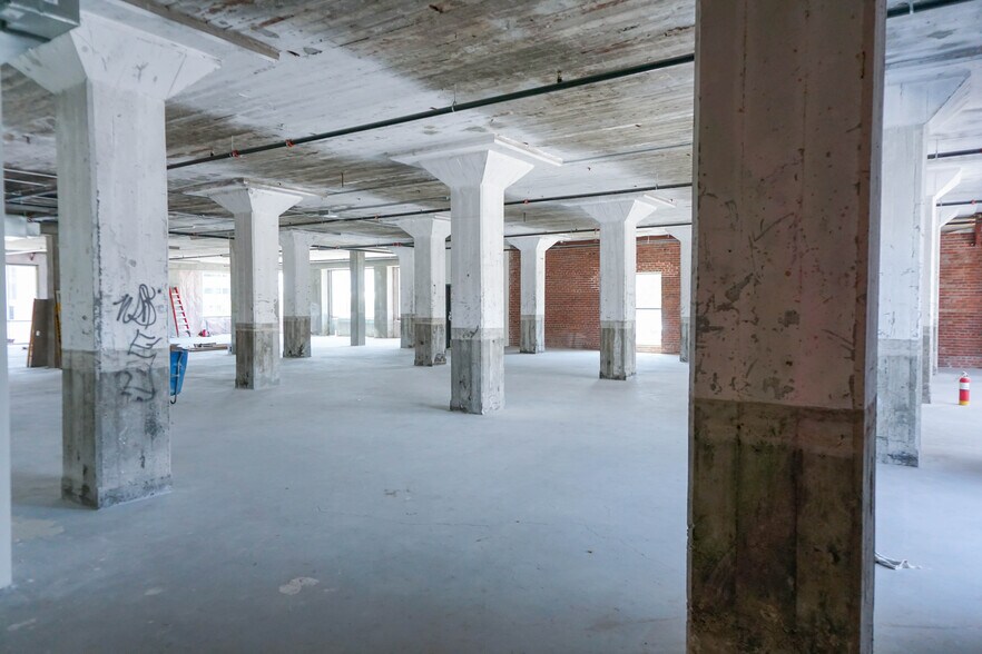 More Photos Of 165 S Rock Island St, Wichita Office For Lease