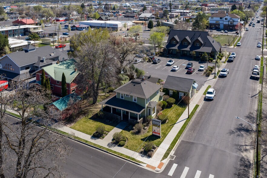 More Photos Of 636 NW Cedar Ave, Redmond Office For Lease