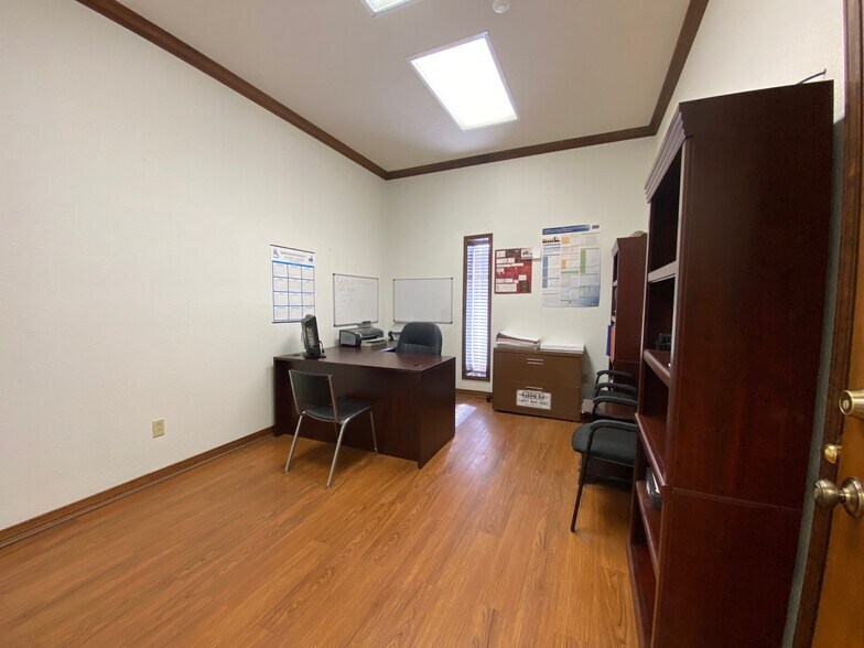 More Photos Of 4950 Washington Blvd, Beaumont Light Manufacturing For Sale