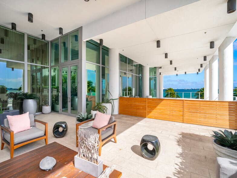 More Photos Of 2955 NE 7th Ave, Miami Storefront Retail Office For Sale