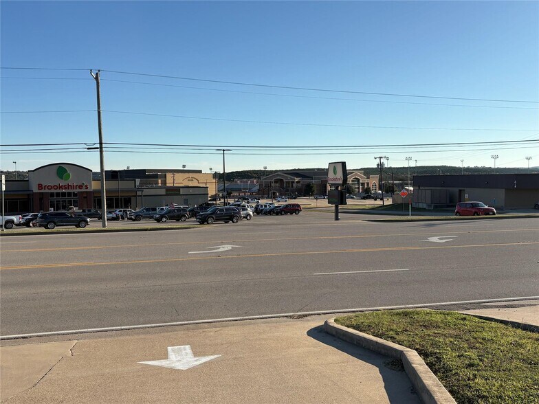 More Photos Of 608 SW Big Bend Trl, Glen Rose Restaurant For Sale