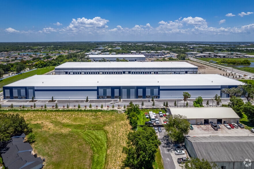 More Photos Of 1110 17th St E, Palmetto Distribution For Lease