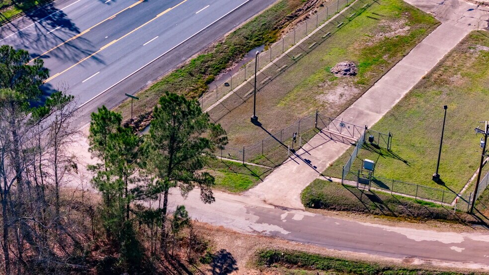 More Photos Of 8424 N HWY 69, Pollok Flex For Sale